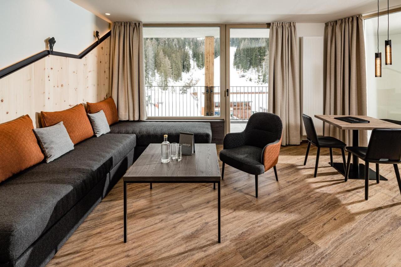 Deluxe Suite,1038555139:JPEG